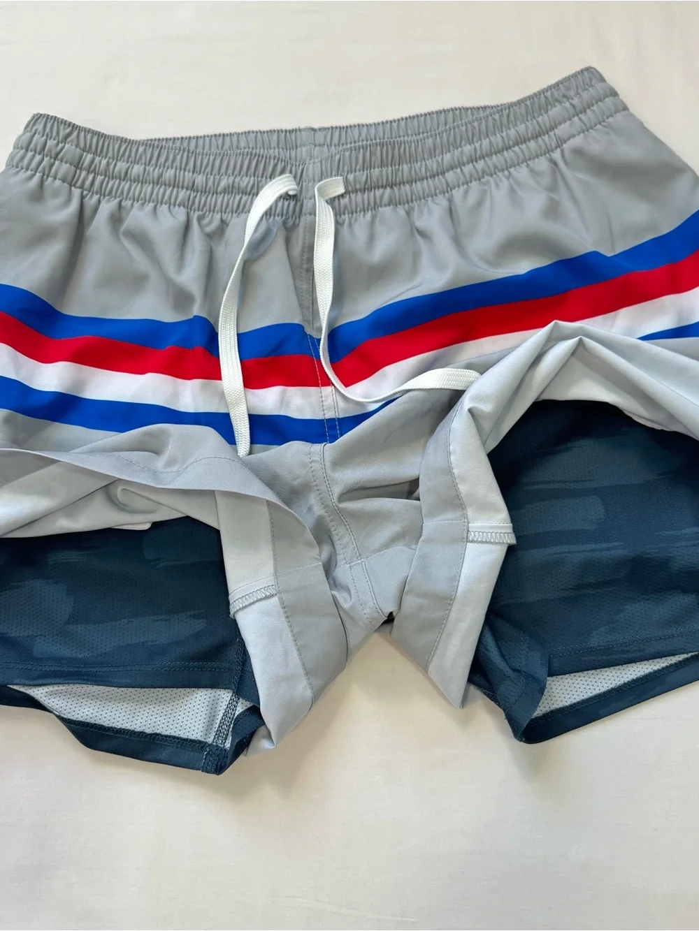 Chubbies The Red White And Whose Mans 5.5” Swim Trunks Men’s Large Lined Outdoor